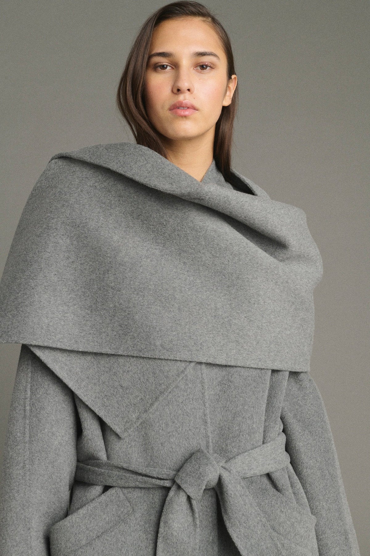 Lisette Cape, Light grey