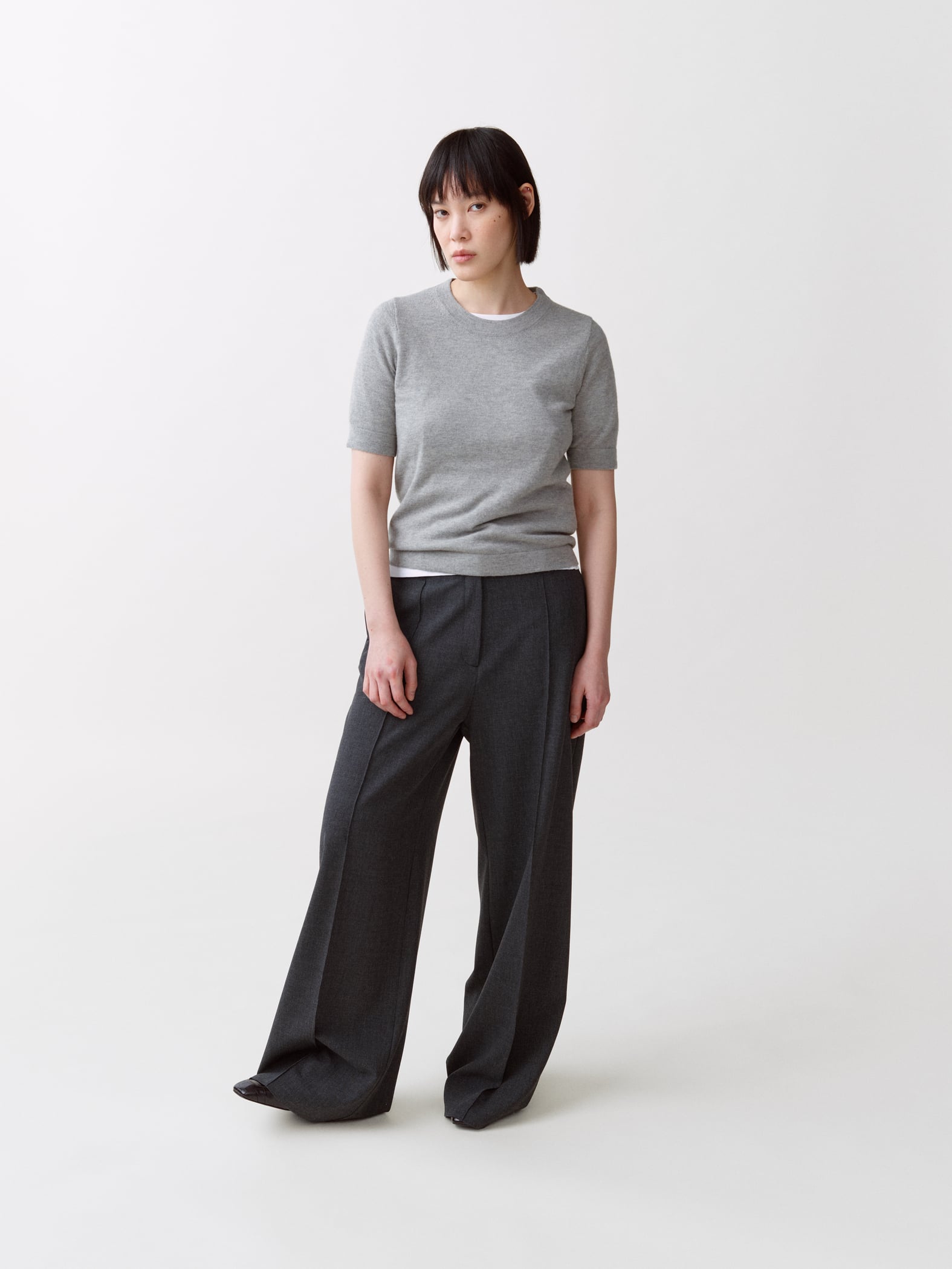 Lav No. 4, Light Grey