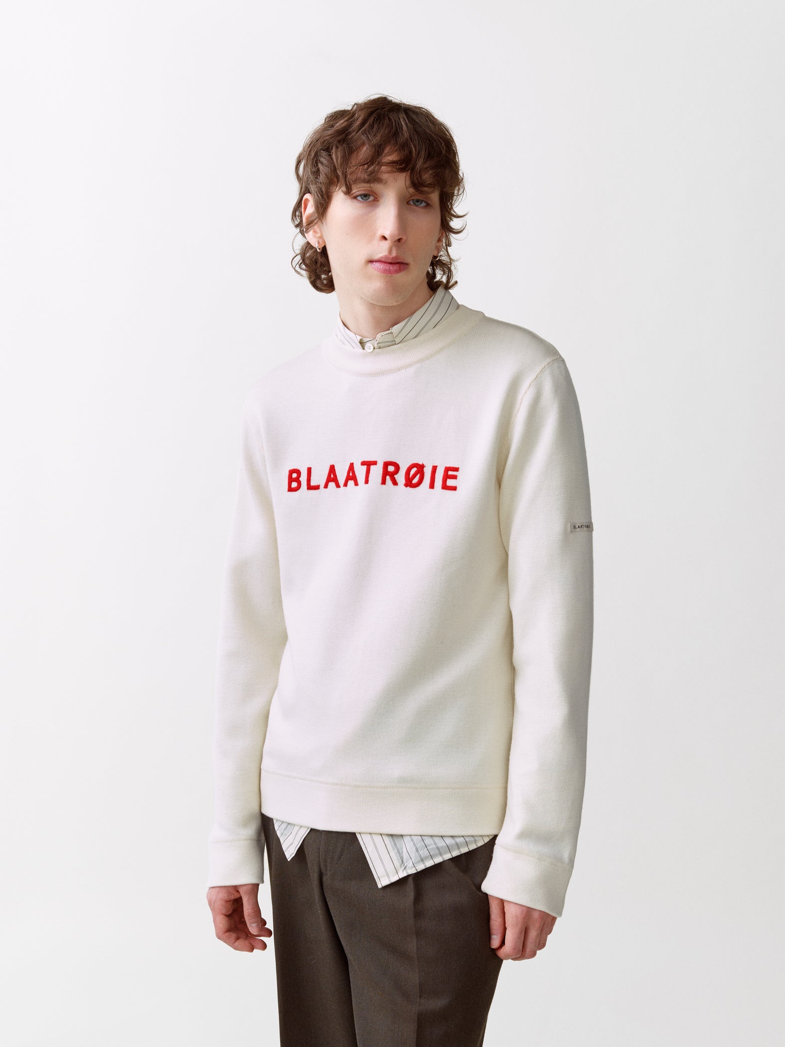 Blaatrøie No. 1, Off White/ Red embroidery