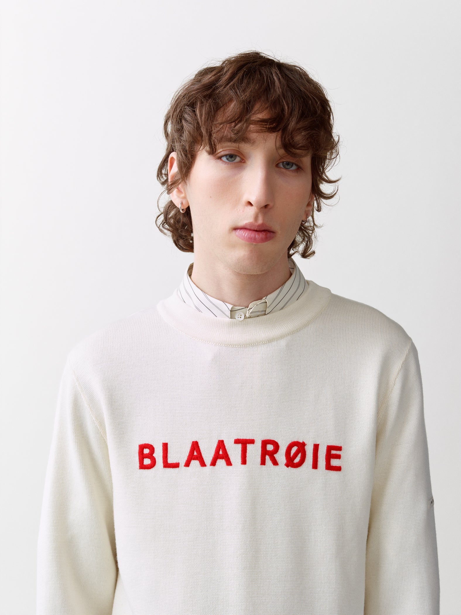 Blaatrøie No. 1, Off White/ Red embroidery