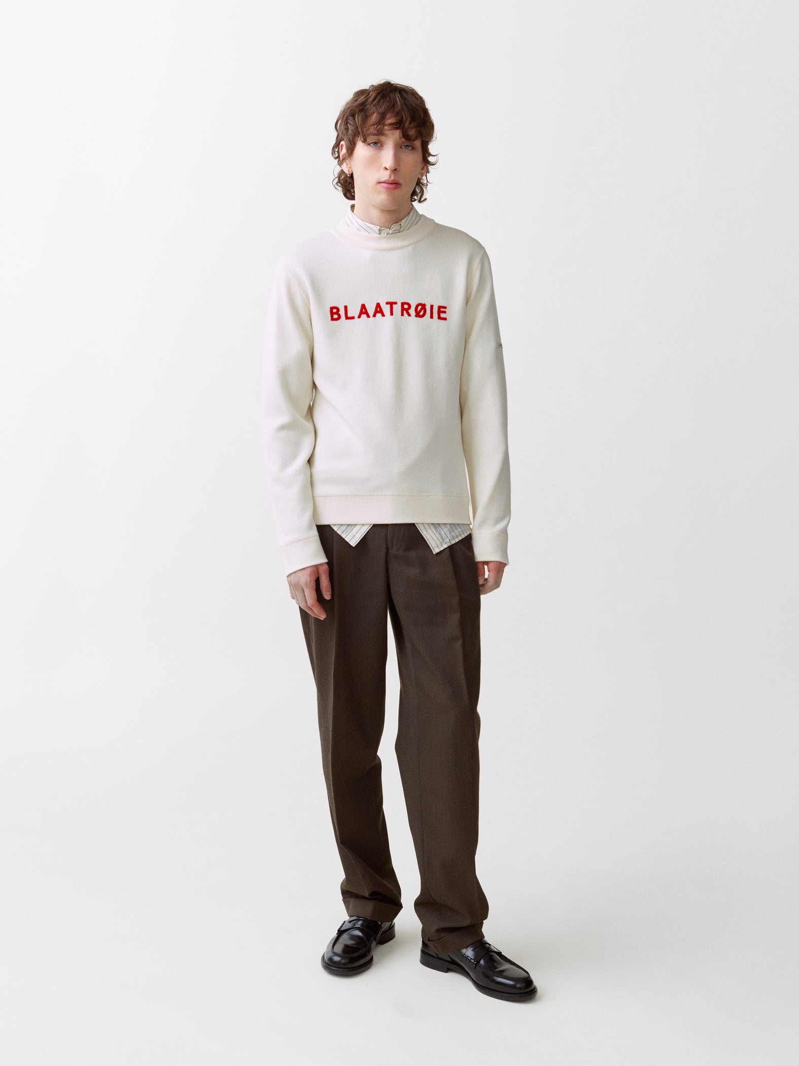 Blaatrøie No. 1, Off White/ Red embroidery