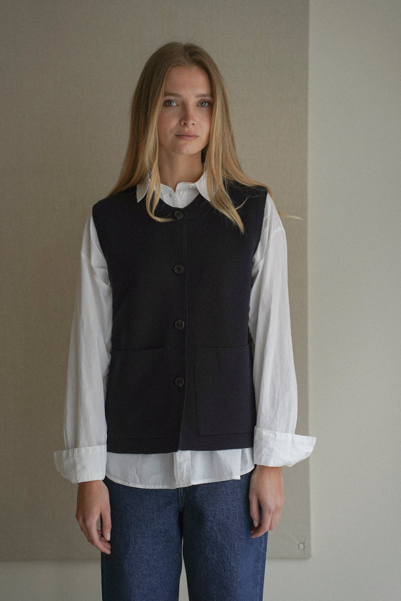 Elva Vest, Navy