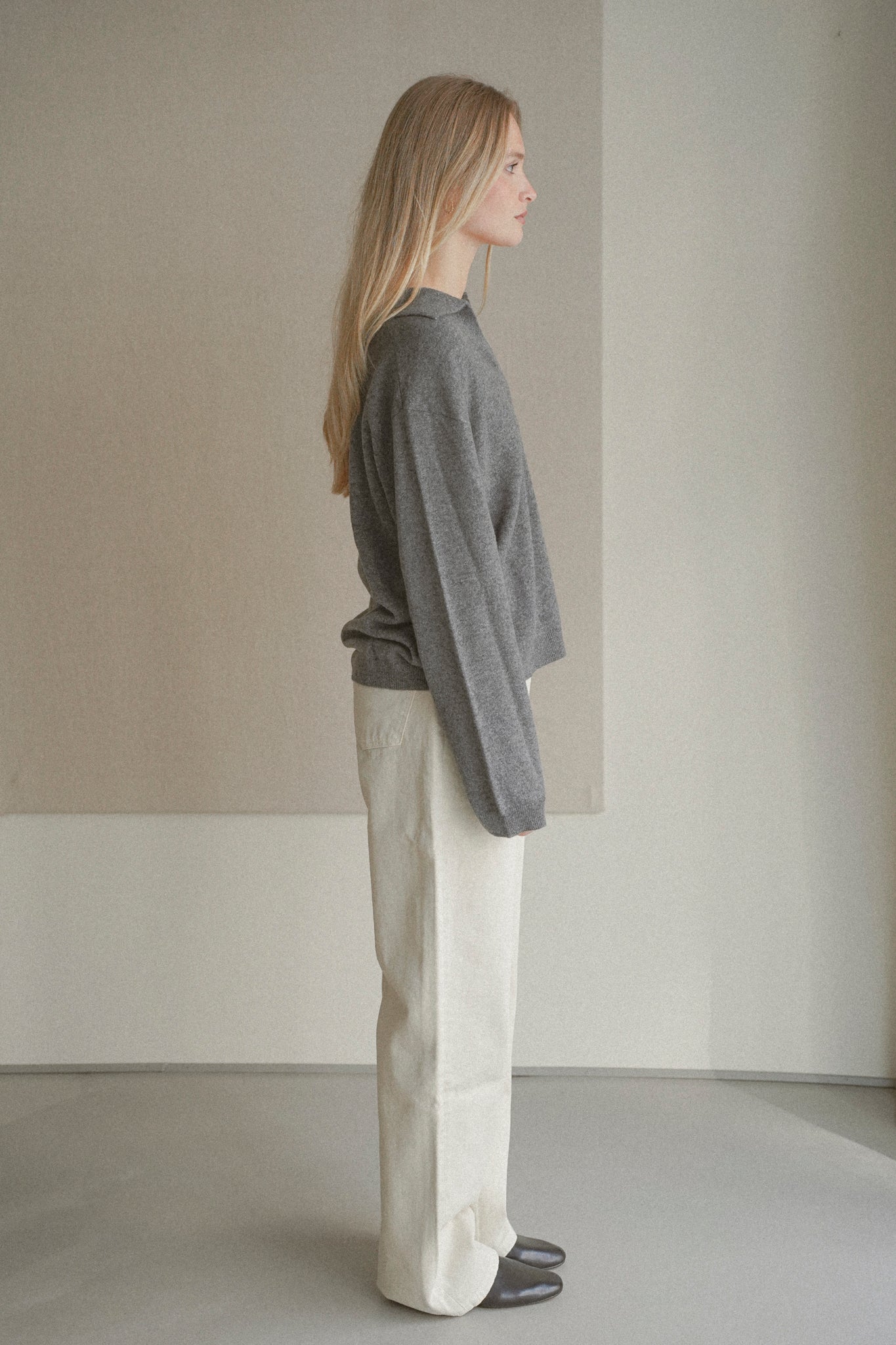 Womens Oversized Collar V-Neck, Heather Grey