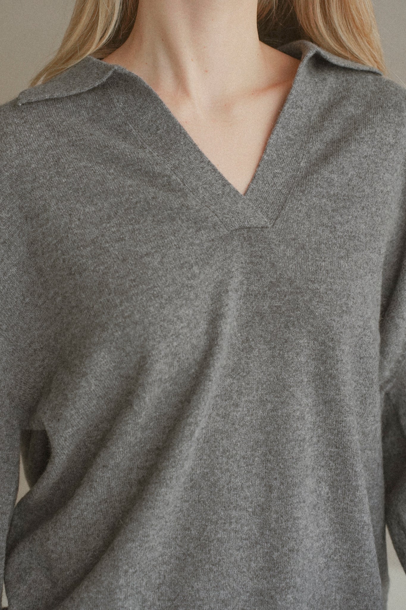 Womens Oversized Collar V-Neck, Heather Grey