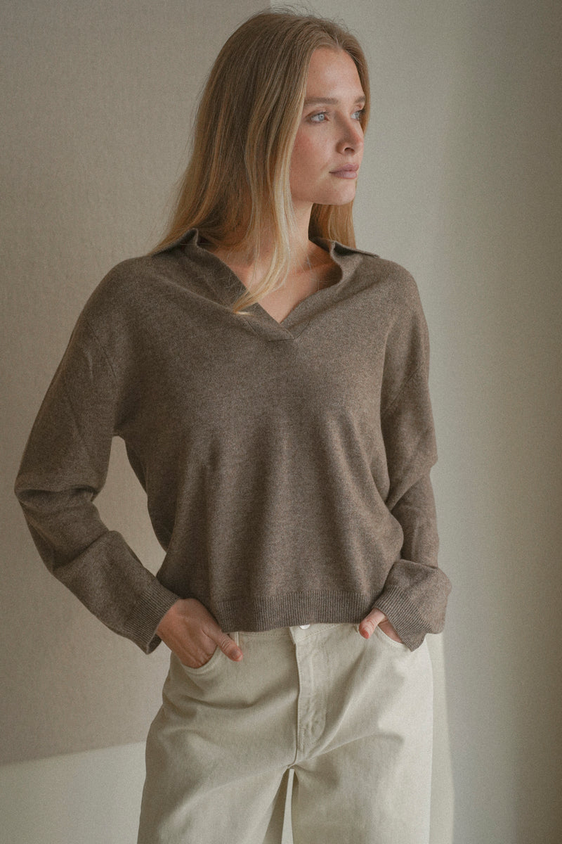 Womens Oversized Collar V-Neck, Truffle