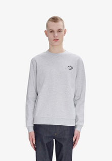 A.P.C. Standard Rue Madame sweatshirt gråmeleret på model