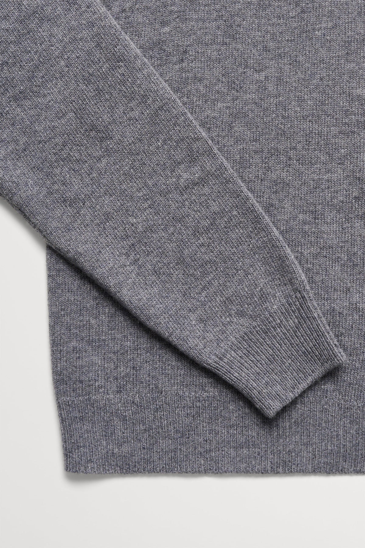 Skall Studio Drew O-neck detalje