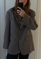 Alberte Blazer, Sand
