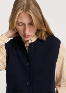Elva Vest, Navy