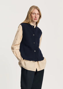 Elva Vest, Navy