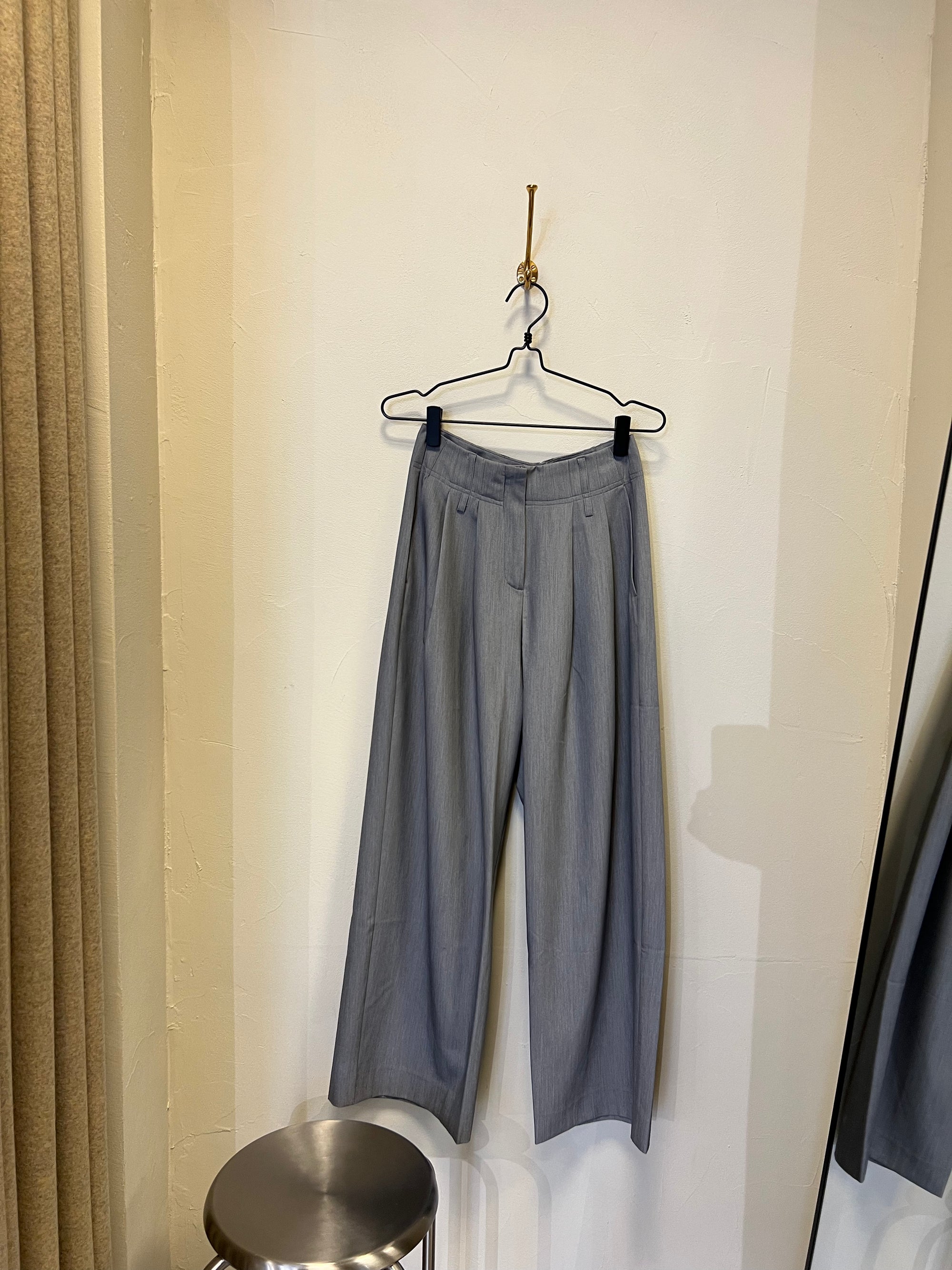 LouLou, Light Grey