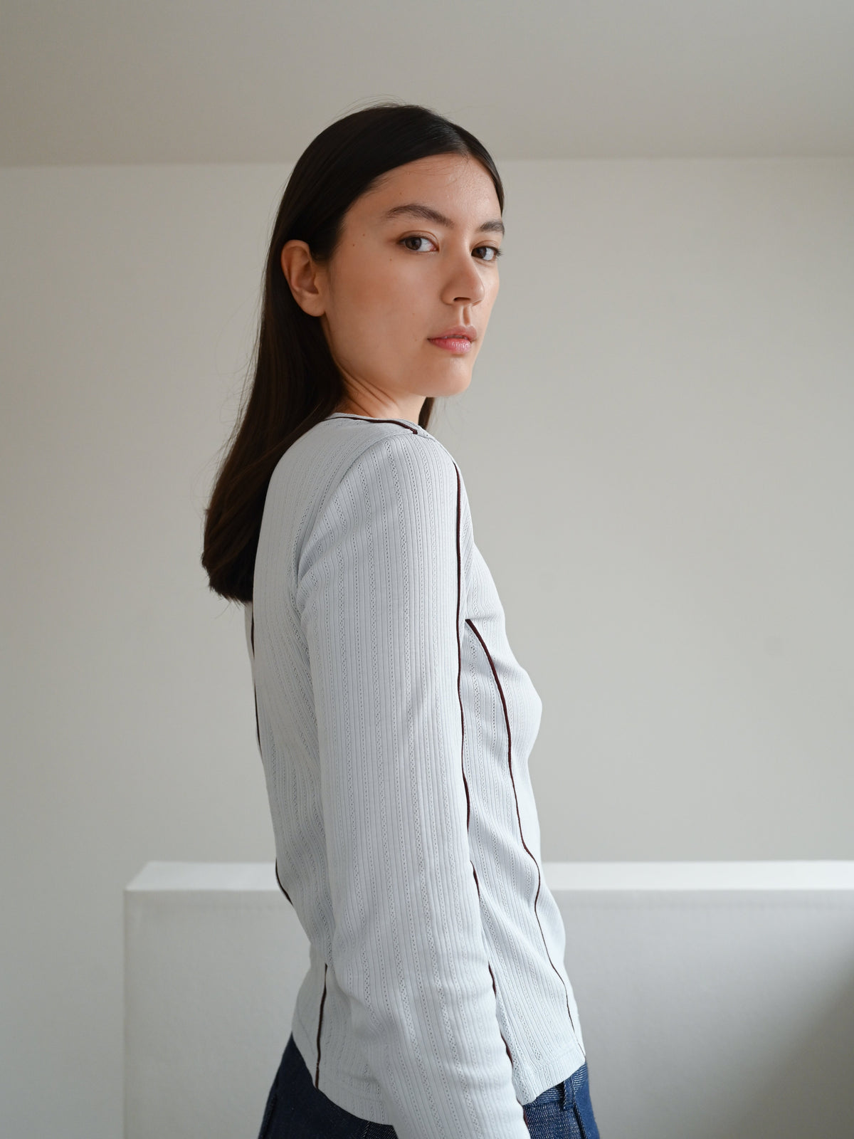 Lucia bluse lyseblå på model