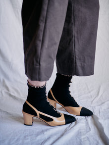 Kusama Socks sort på model