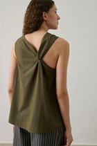 Enora Top, Kaki
