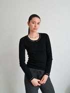 Waves LS Tee sort på model