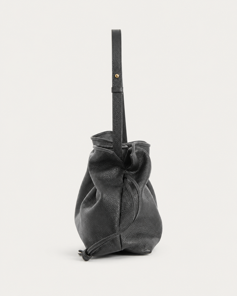 Camilla Grande, Black